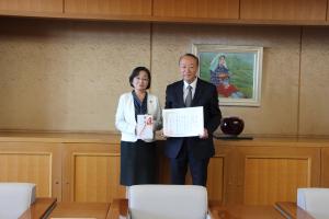 寄附受納式の様子