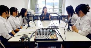 槇島中学校の収録の様子