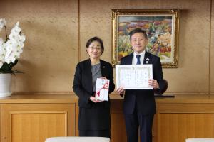 寄附受納式の様子