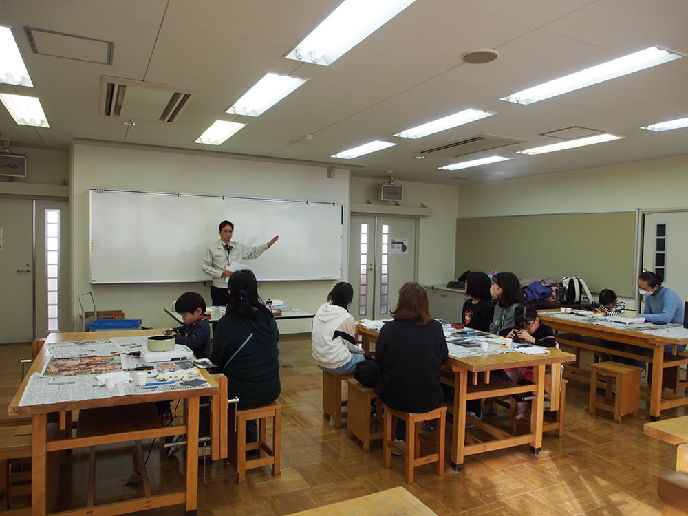 平安時代の銅鏡製作体験の様子1