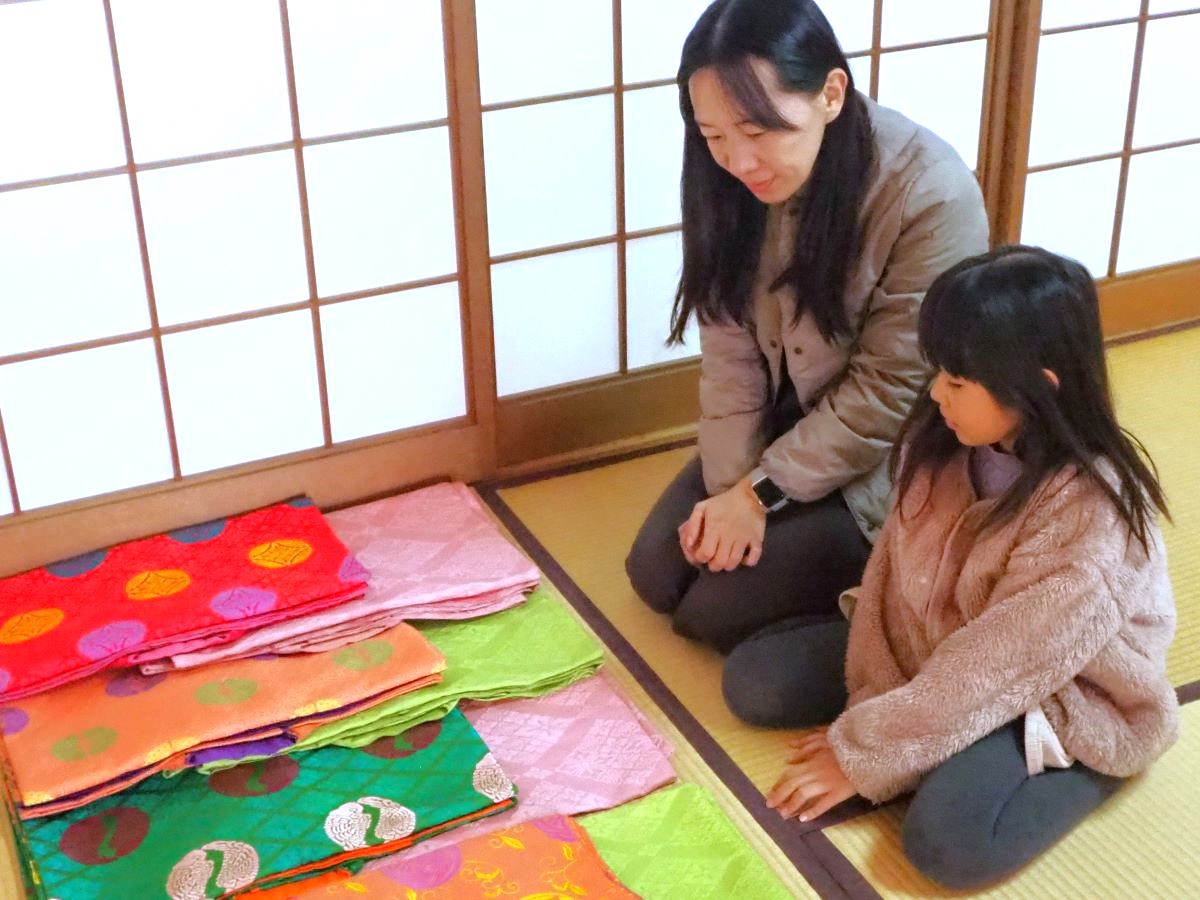 平安なりきり体験に参加した親子