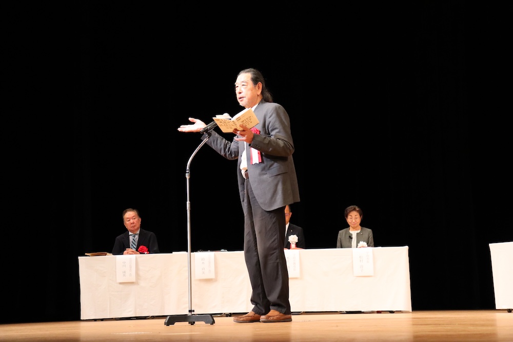 選考委員会の委員長の講評