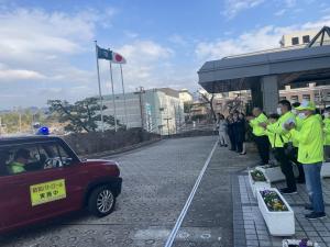 補導委員出発を見送る松村市長