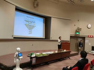 開会式で挨拶を述べる松村市長