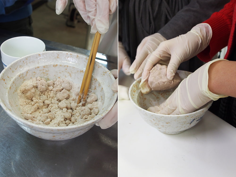 材料を混ぜる様子