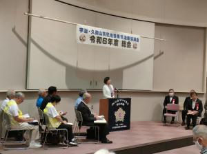 総会で挨拶をする松村市長