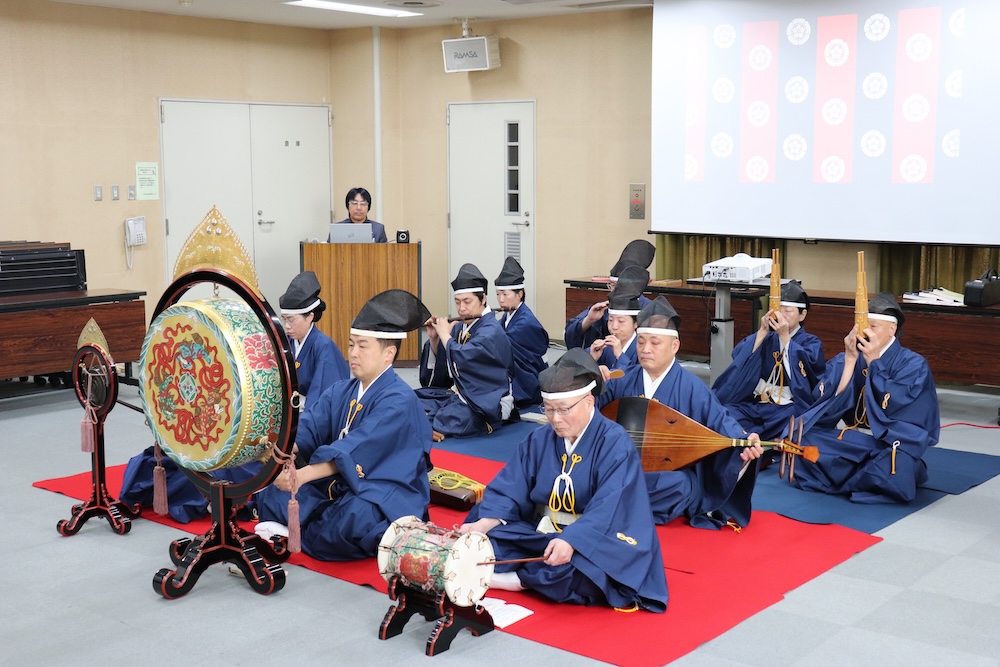 雅楽の生演奏の様子