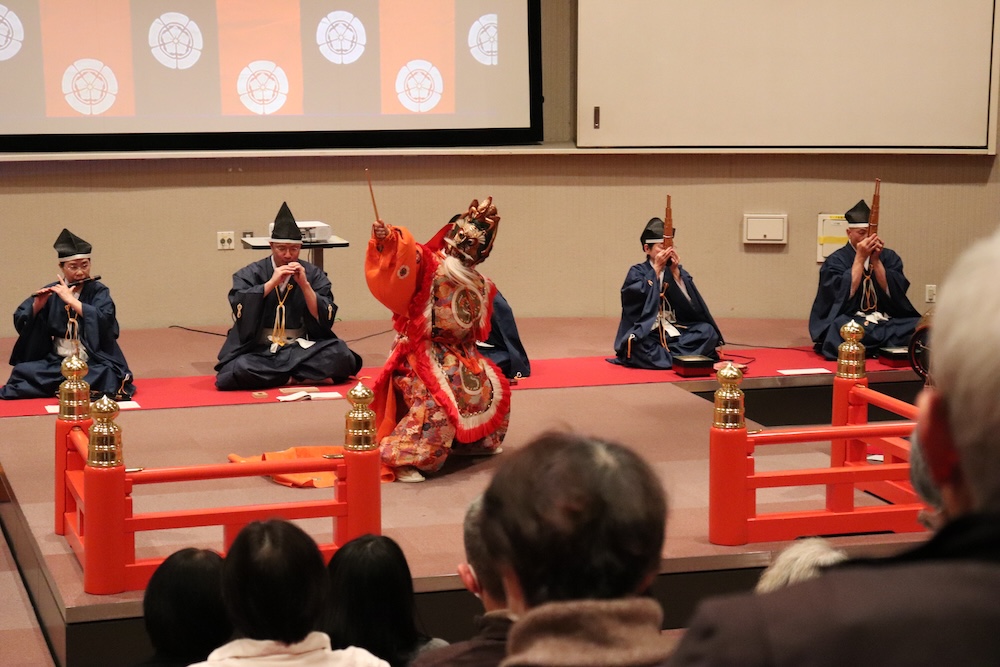 舞楽「蘭陵王（らんりょうおう）」の上演