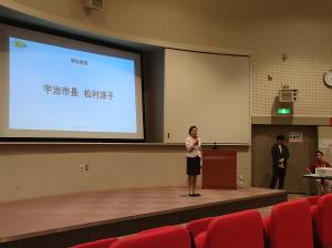 挨拶をする松村市長