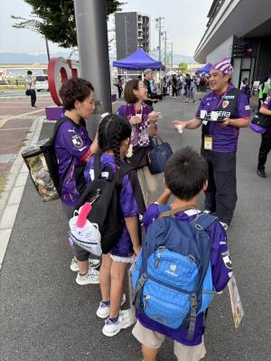 振る舞いの様子